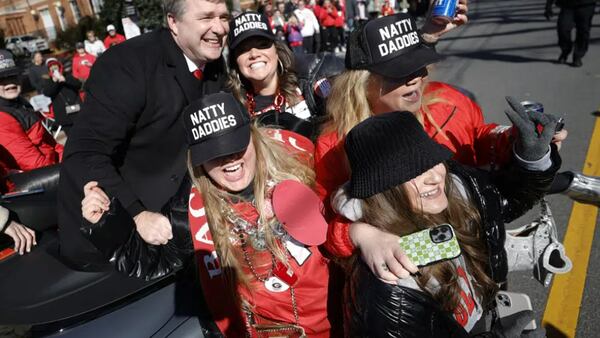 UGA fans celebrate back-to-back wins with another Athens parade