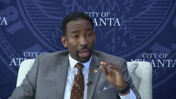 New Atlanta Mayor Dickens focuses on safety at roundtable