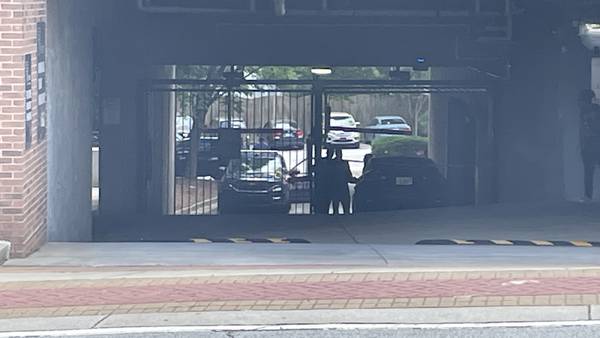 Man shot in parking garage of Buckhead apartment building