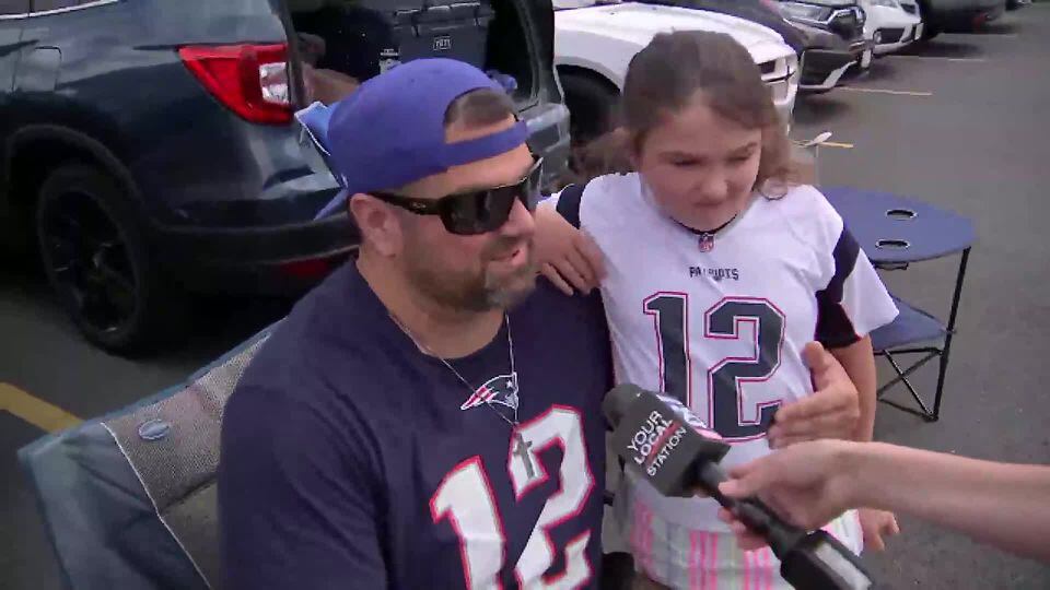 Once in a lifetime thing': Fans react to Tom Brady's star-studded Patriots Hall of Fame induction – Boston 25 News