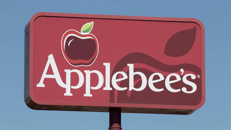 Kendallville - Circa May 2022: Applebee's Neighborhood Grill and Bar Casual Restaurant. Applebee's is a subsidiary of Dine Brands Global.