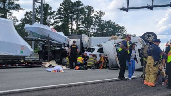 At least 1 dead, 12 injured in massive multi-vehicle pile-up at Georgia/Florida border