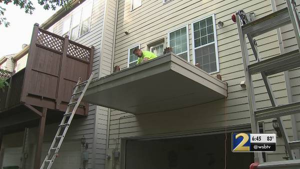$6K down the drain: Homeowners blame builder for expensive repair for rotten decks