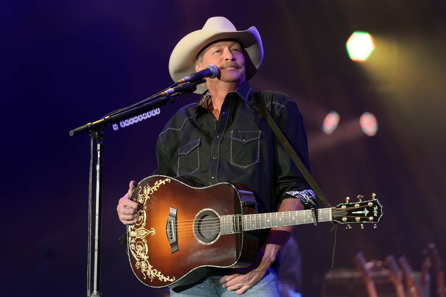 Country music star Alan Jackson reveals nerve condition he’s had for a decade – WSB-TV Channel 2