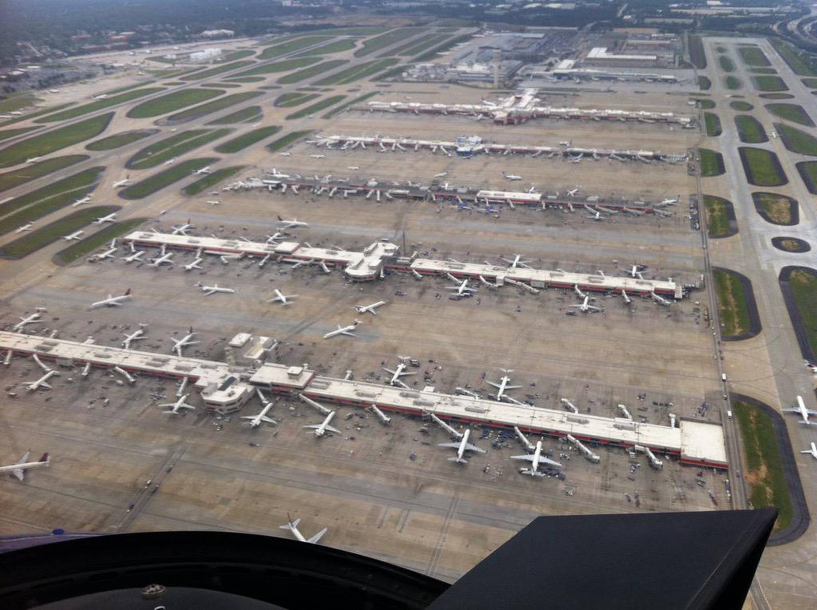 Threat forces passengers off Delta flight at Atlanta airport – WSB-TV 