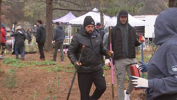 Braves’ Matt Olson and Travis d’Arnaud help plant fruit trees in southeast Atlanta