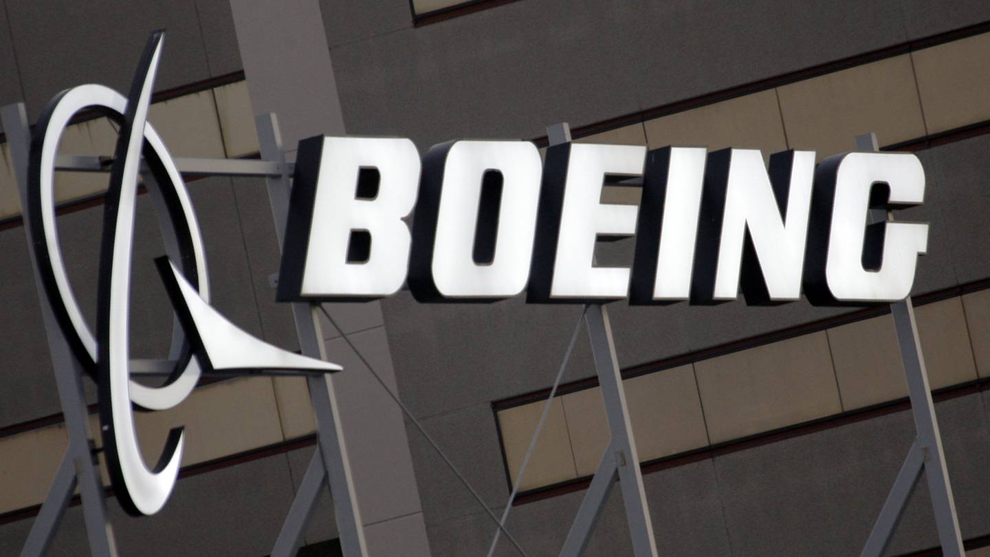 Boeing threatens to lock out its private firefighters around Seattle in