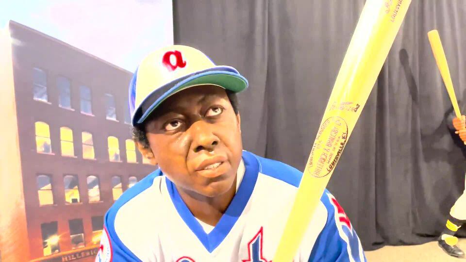 Slugger Museum unveils Henry 'Hammerin' Hank' Aaron sculpture