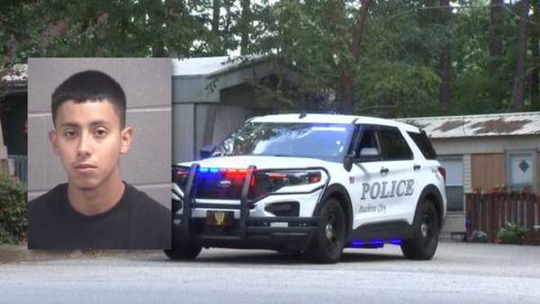 U.S. Marshal, Pike murder suspect shot during arrest at Fayette mobile home park, deputies say