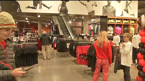 Dick’s Sporting Goods stores stay open late for merch sale after UGA wins National Championship