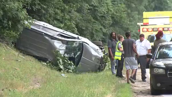 Good Samaritan comes to the rescue after seeing car flip on I-285