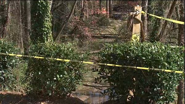 Man’s body found in retention pond by construction worker near I-285