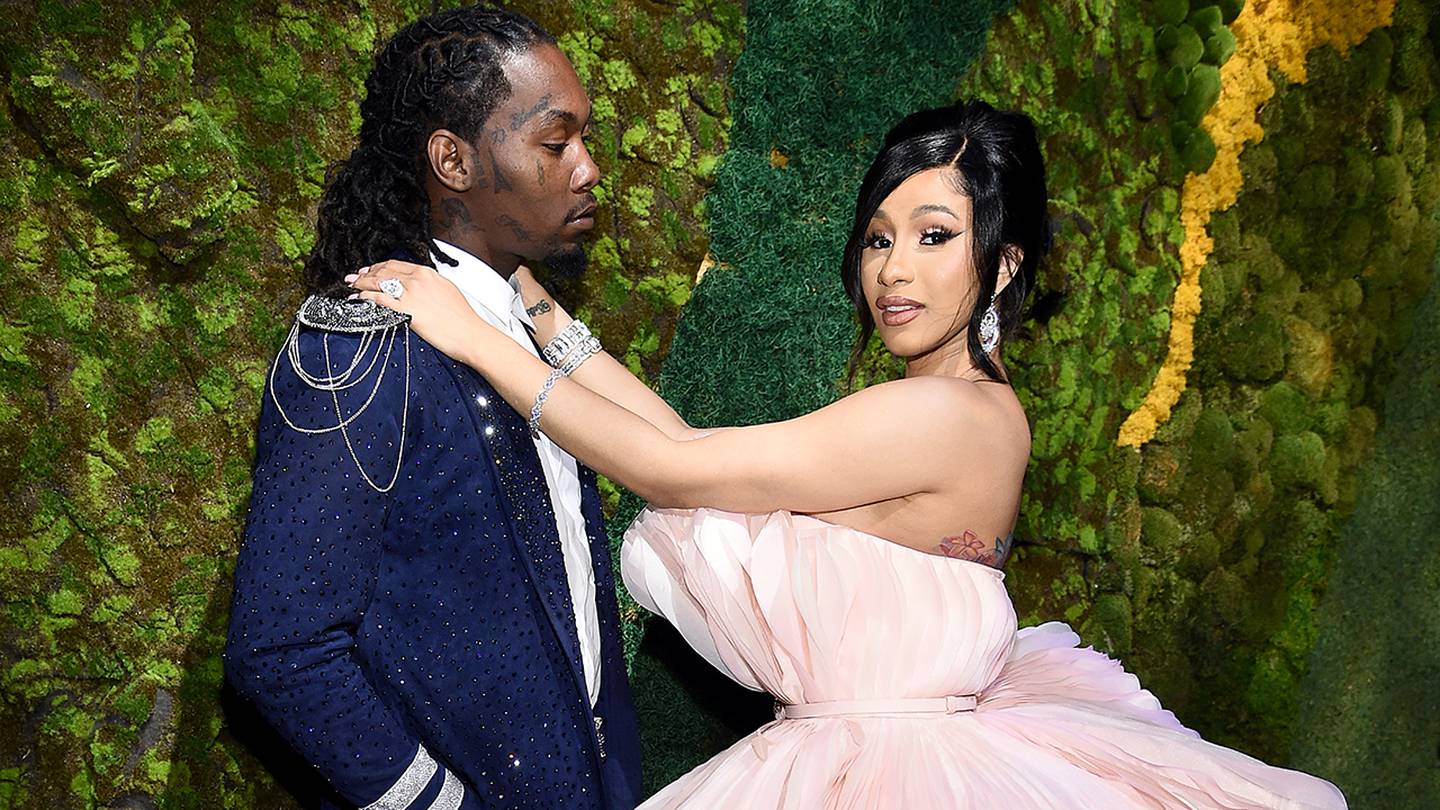 Cardi B and Offset swing by the Diamond District as they return home to New  York City