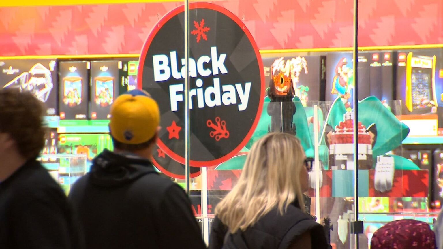Shoppers hit Ross Park Mall for Black Friday WPXI