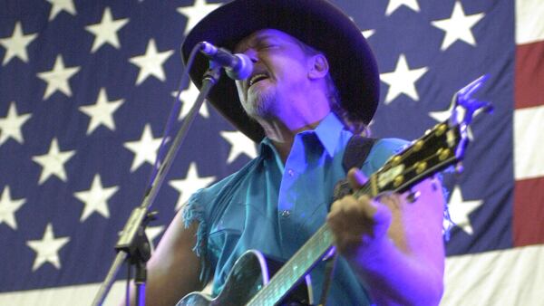 Country star Trace Adkins to sing national anthem before local high school football game