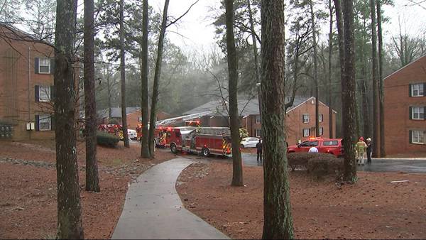 DeKalb fire crews battle early morning apartment fire