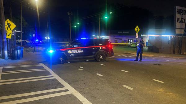 2 men shot, killed near northwest Atlanta shopping center overnight