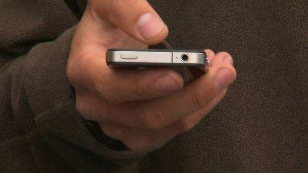 Cobb County parents unite in pledge to keep smartphones away from kids until 8th grade