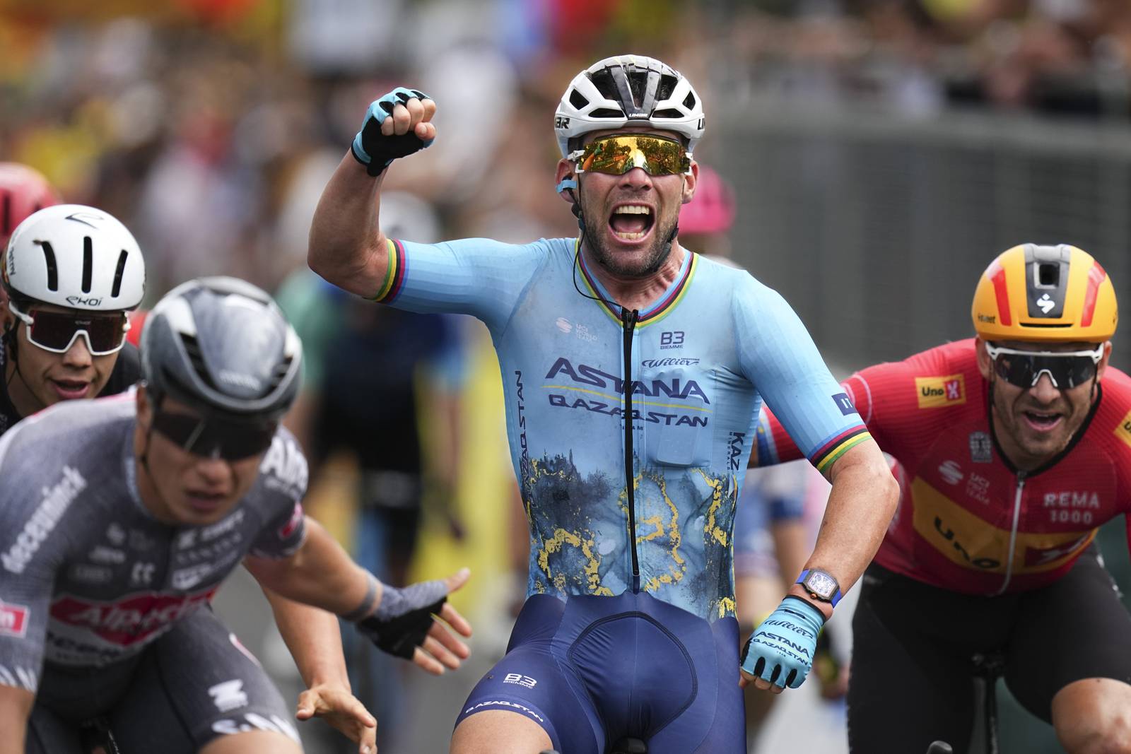 Cavendish breaks Merckx’s record for most career Tour de France stage