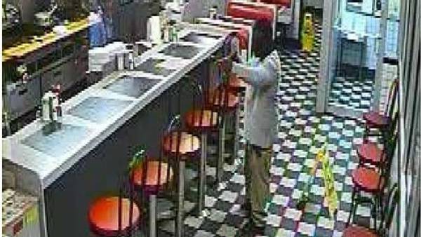 Man robs Waffle House, says ‘God bless you,’ before fleeing into Georgia