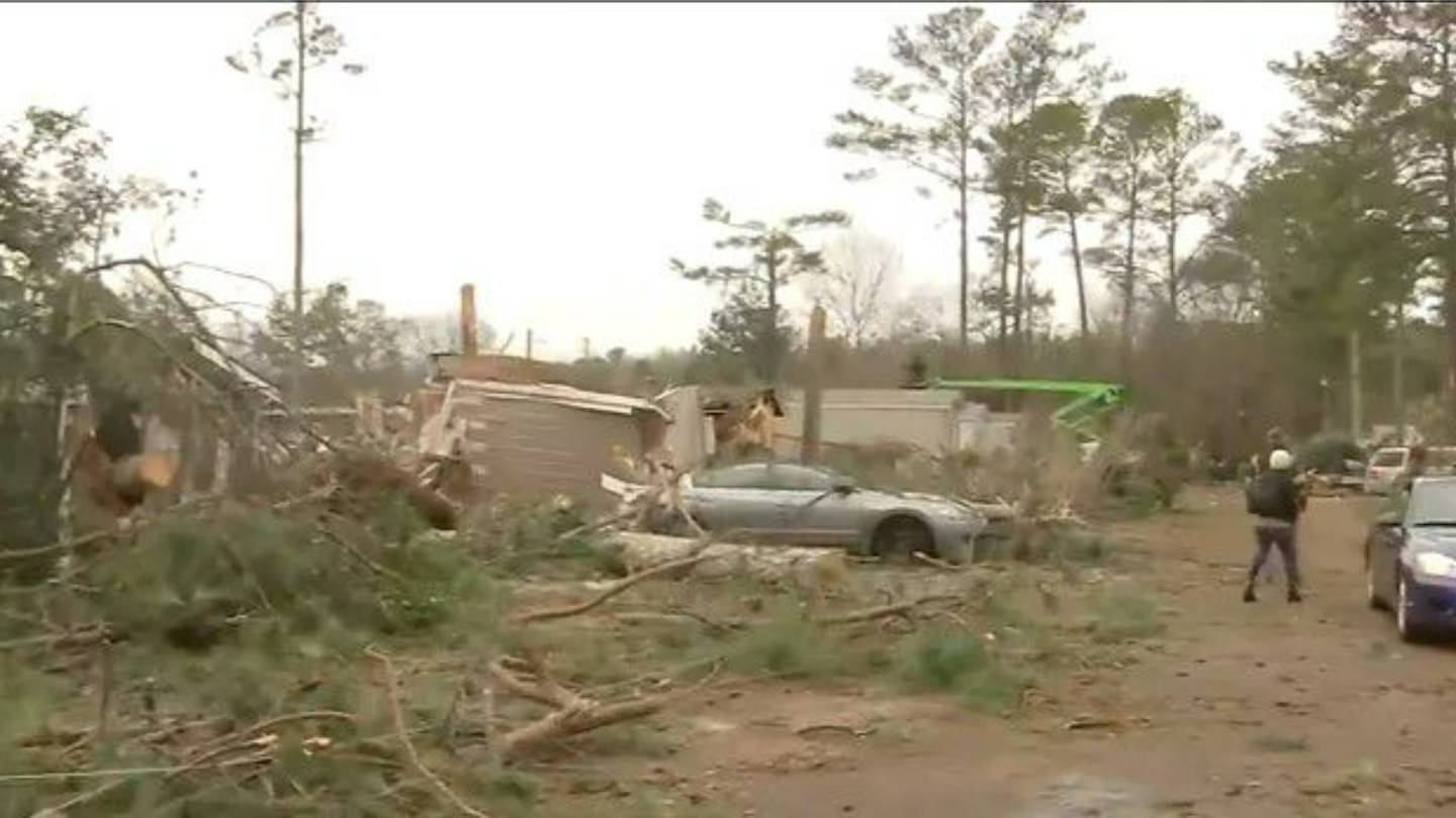 Griffin residents clean up, take stock after devastating tornado WSB