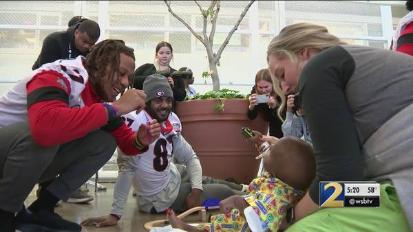 Georgia players, coaches visit patients at children’s hospital in New Orleans