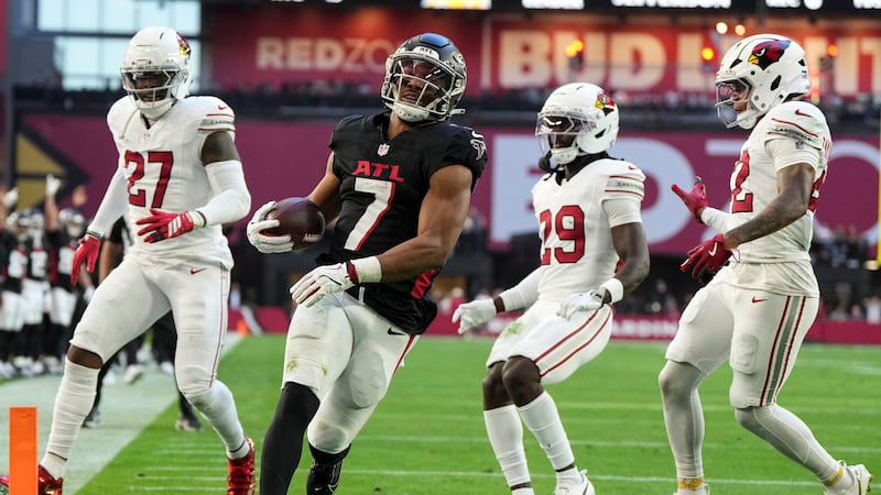 Bijan Robinson leads Falcons to 2nd straight win, 26-19 over woeful Cardinals