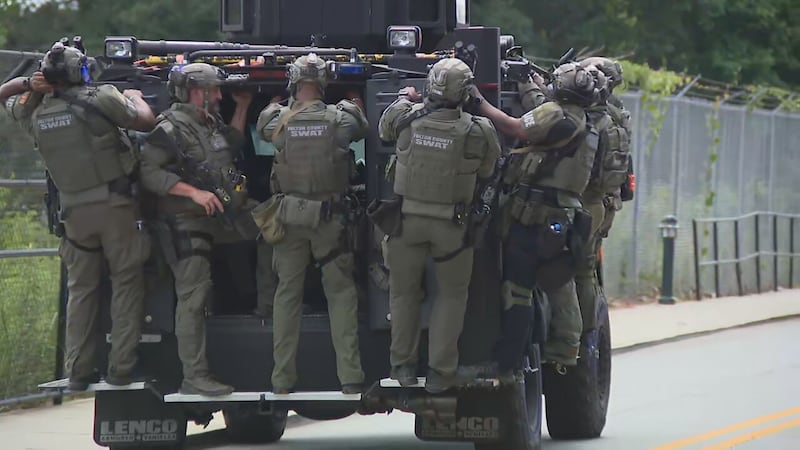 Reports of man in military gear with gun shuts down park in Sandy Springs