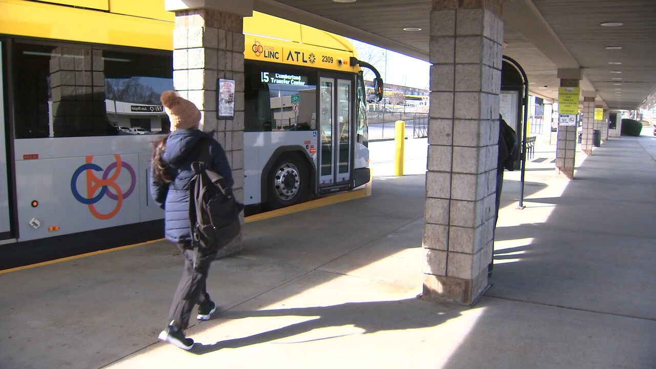 Cobb County expands transit service to about 100 , 000 more residents