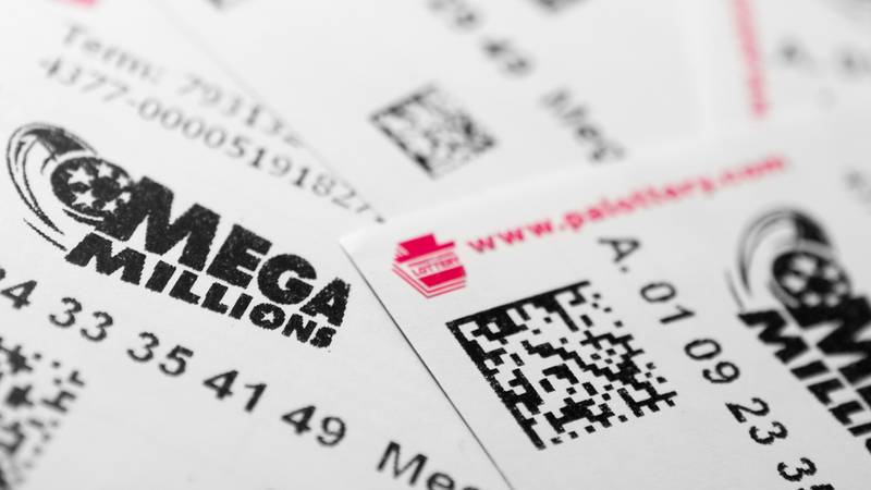 No one won the grand prize in the estimated $977 million Mega Millions lottery drawing Friday.